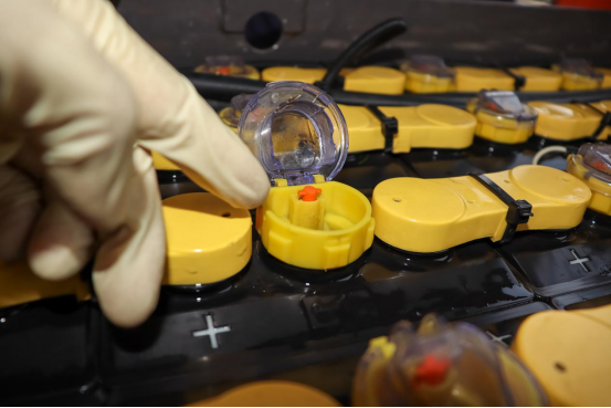 蓄電池電瓶缺水有什么癥狀？